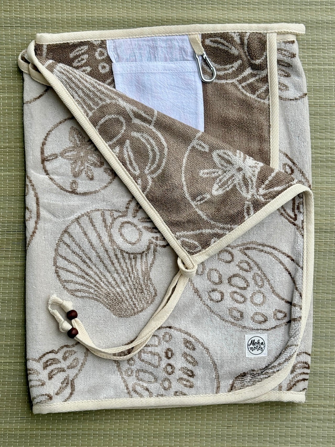 012 Beige Shells with a little shimmer (M)