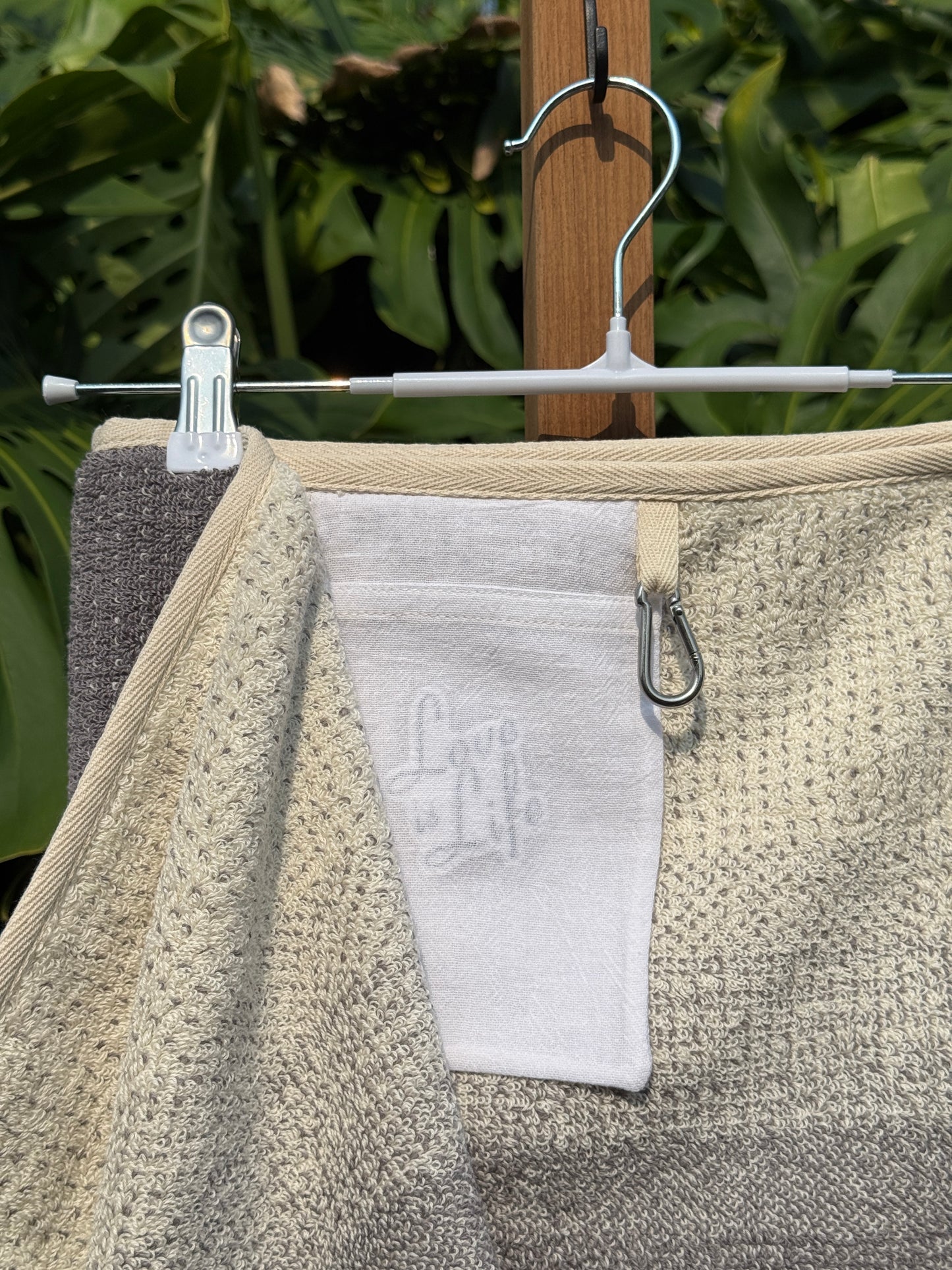 109 Gray and Cream Hombre (Small)