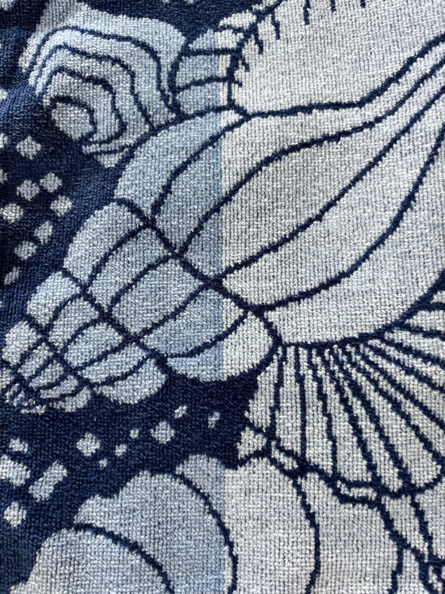 054 Navy, Blues Seashells (L)