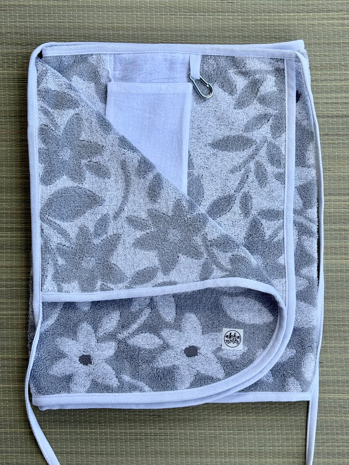 048 Grey Flowers (M)