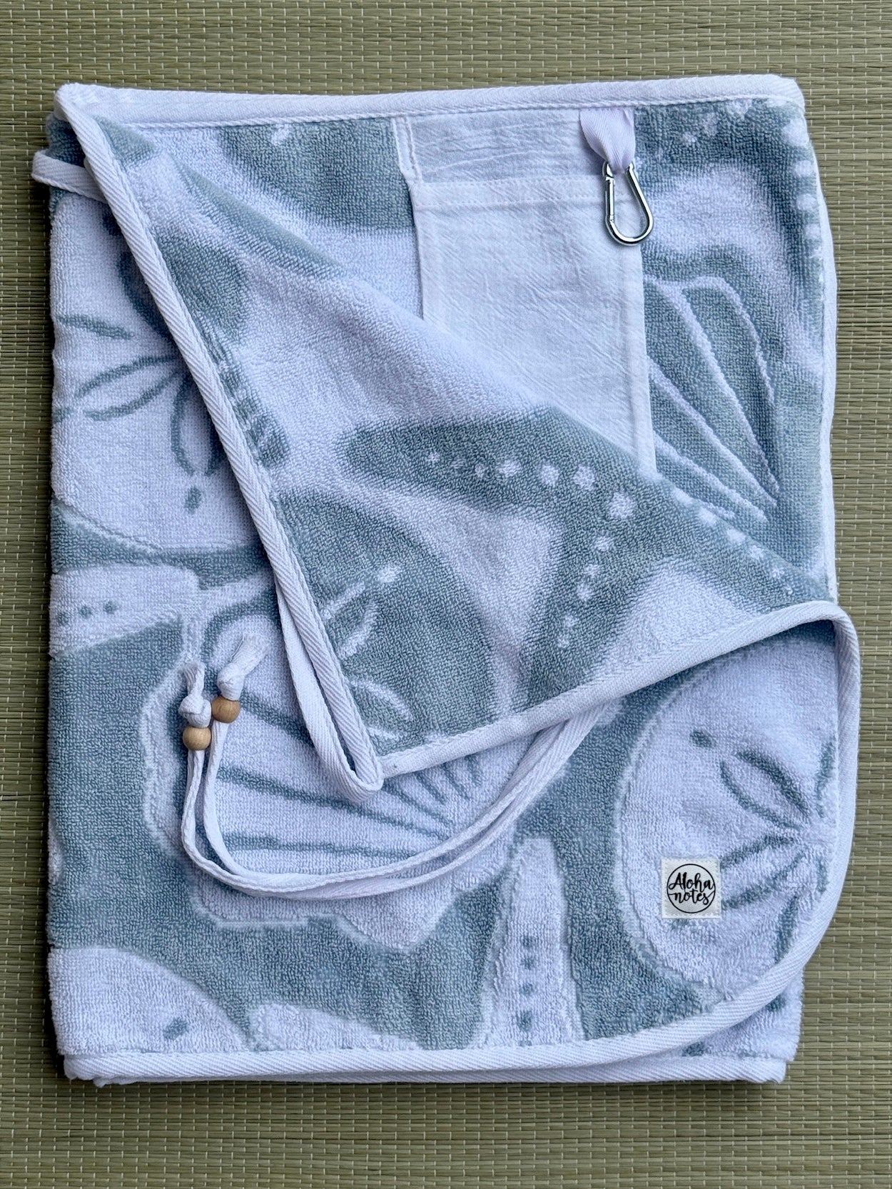 013 Light Blue & White Shells (M)