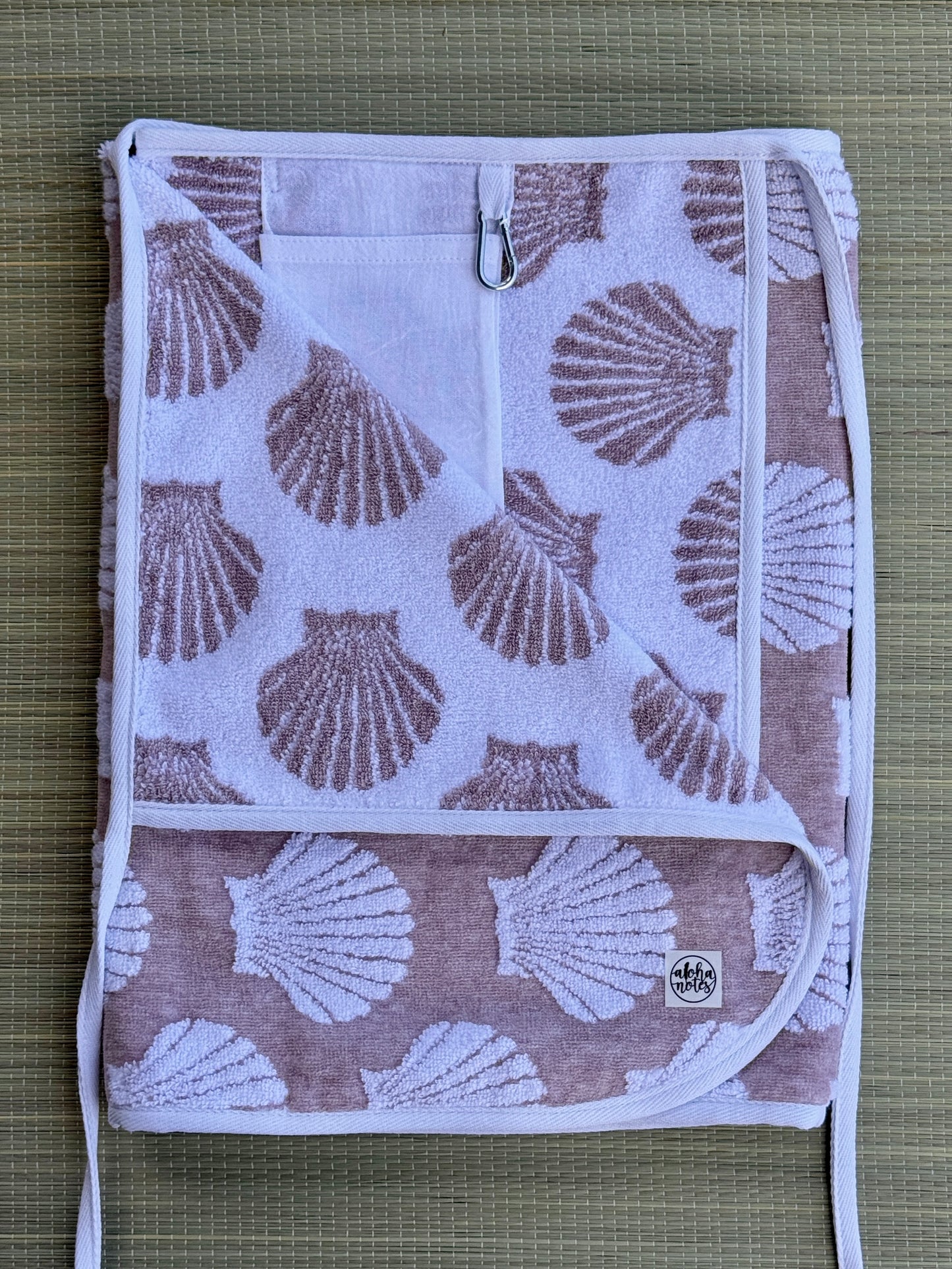 050 Tan with White Shells (M)