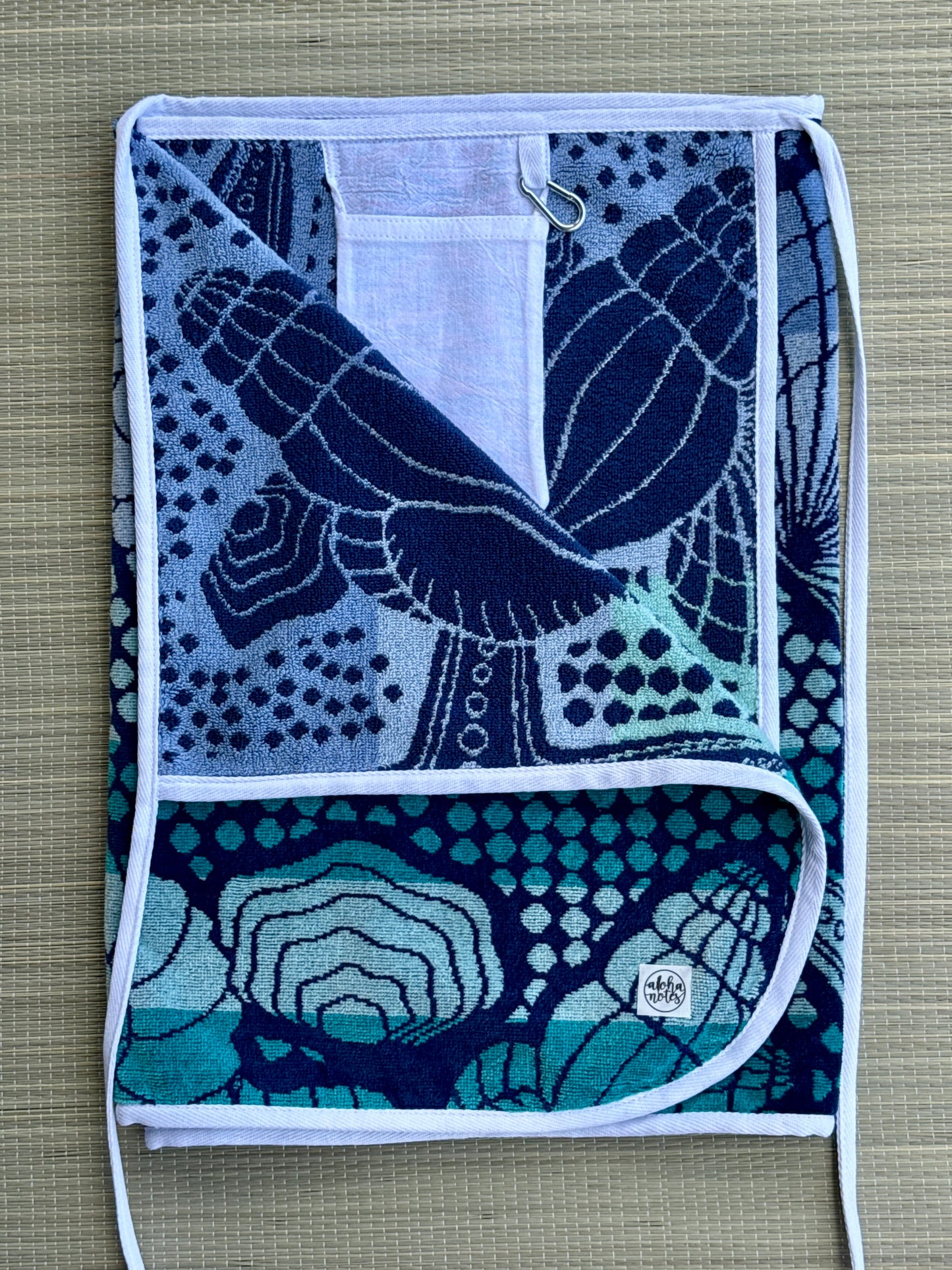 054 Navy, Blues Seashells (L)