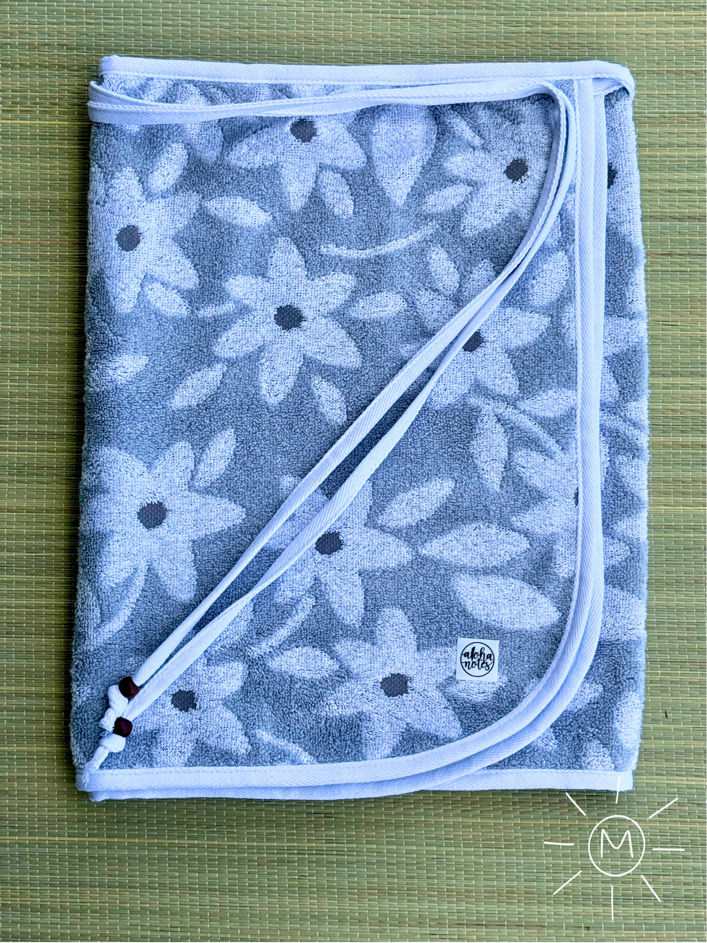048 Grey Flowers (M)