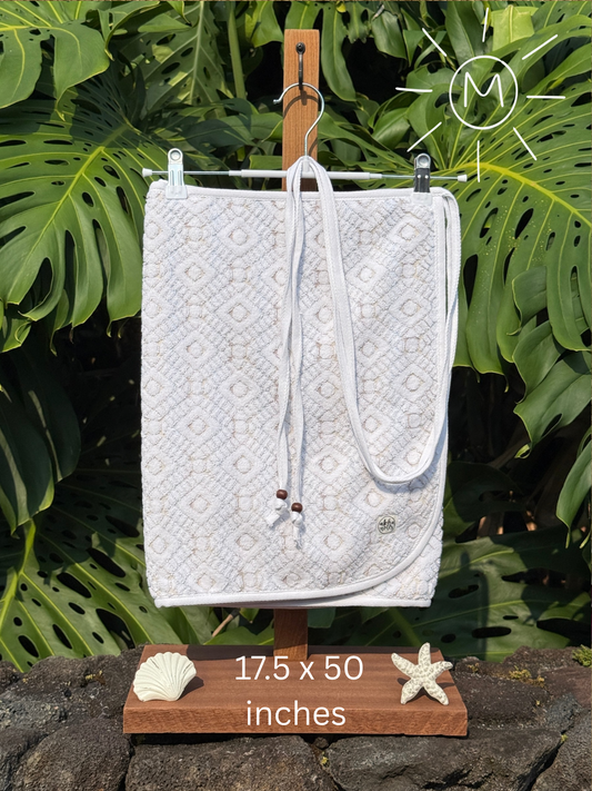 116 White Geometric Design (Medium)
